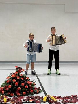 Z ljudsko pesmijo v jesenske dni (6)